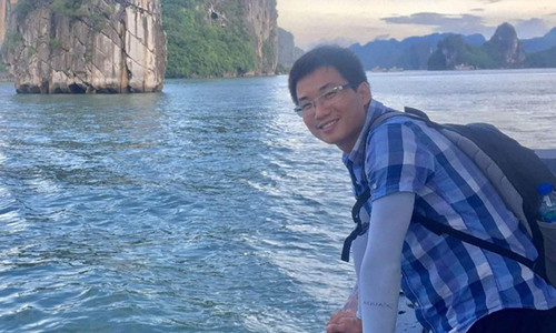 Hướng dẫn viên Nguyễn Xuân Trường luôn cố gắng giữ lại những kỉ niệm những nơi mình đã đặt chân tới.