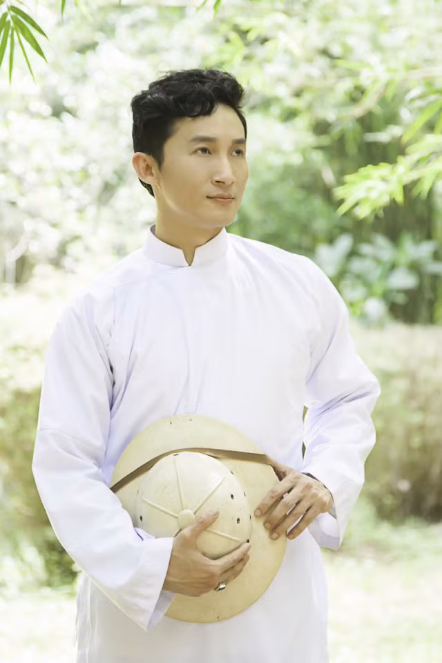 Năm 2009, phim "Khát vọng đồng quê" có anh tham gia đoạt Huy chương Bạc tại Liên hoan phim truyền hình toàn quốc. Năm 2011, Hội Điện ảnh TP HCM trao giải "Diễn viên nam xuất sắc của năm" cho Chí Dũng. Anh kết hôn với Trần Xuân Thủy - Hoa hậu Quý bà Việt Nam thế giới 2016.