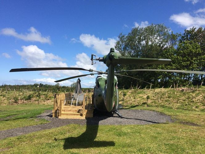 Chiếc trực thăng cũ hết đát.