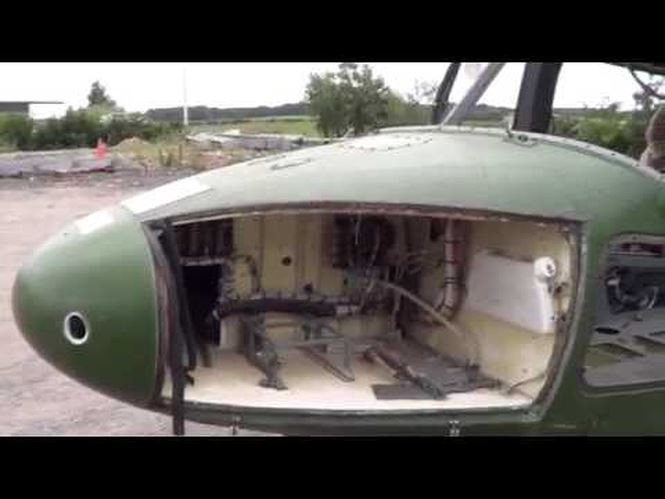 Trước khi độ thì các phần máy móc, điện được tháo bỏ.