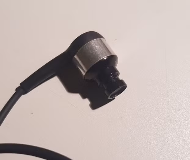 Khi bạn đánh mất chiếc nút cao su của tai nghe.