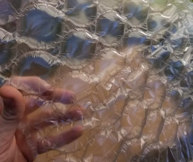 Miếng xốp bong bóng mà bạn không thể bóp.