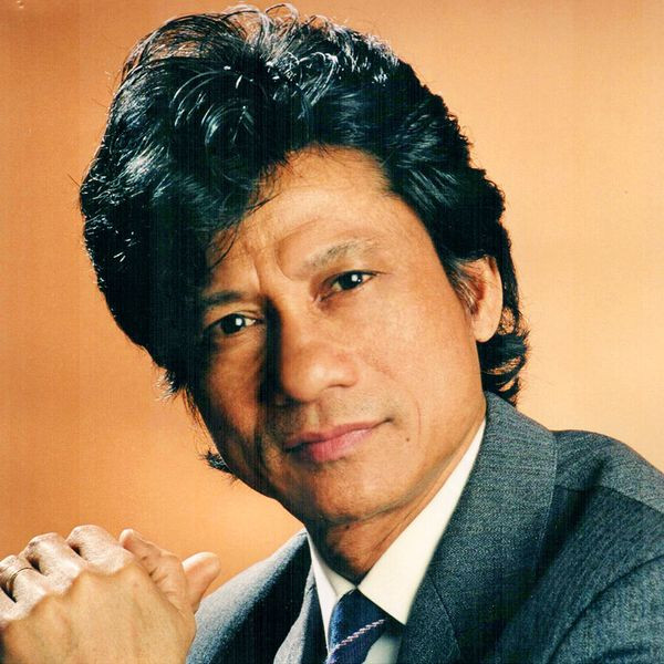 “Ông hoàng nhạc sến” Chế Linh.