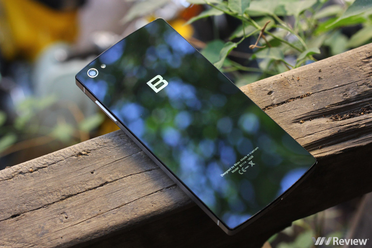 Bphone thế hệ đầu tiên với thiết kế cá tính, cấu hình mạnh mẽ nhưng vẫn chưa thực sự "ngon" như chính thừa nhận của CEO Nguyễn Tử Quảng.