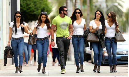 Travers Beynon không tiếc tiền để mời các dân chơi.