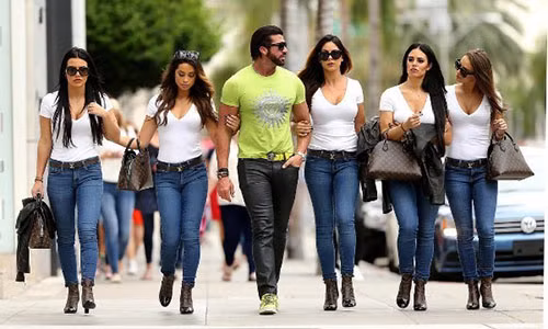 Travers Beynon không tiếc tiền để mời các dân chơi.