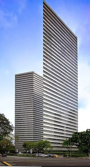 THE GATEWAY TOWERS Tùy thuộc vào góc nhìn của bạn, hai tòa nhà chọc trời sẽ khiến du khách cảm thấy kinh ngạc vì chúng quá mỏng, nhưng sự thật không phải như vậy. 2 tòa nhà này được xây dựng vào đầu những năm 90 có thể giúp bạn thoát khỏi sự giống nhau đến nhàm chán của các tòa nhà khác trong khu vực.