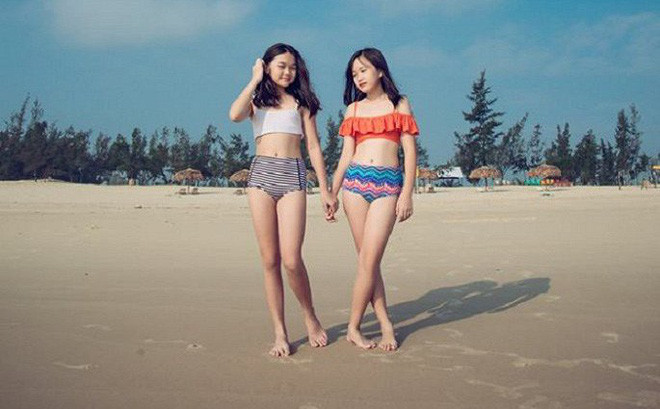 Bên cạnh đó, trên trang cá nhân, cô cũng khoe hình ảnh hai con gái xinh xắn lớn phổng phao được đặt tên ở nhà là Misa (sinh năm 2005) và Misu (sinh năm 2006). Trong khi con gái lớn của Mỹ Lệ có vẻ đẹp nữ tính, dịu dàng còn con gái út lại rất cá tính và hiện đại.