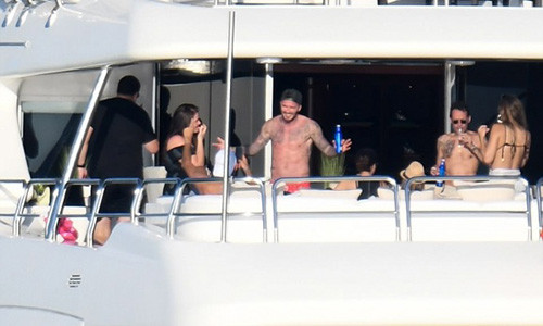 Gia đình David Beckham tiệc tùng thư giãn trên du thuyền hạng sang.