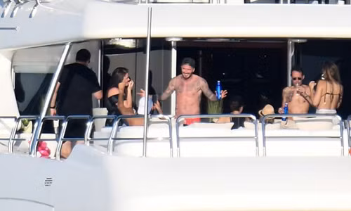 Gia đình David Beckham tiệc tùng thư giãn trên du thuyền hạng sang.