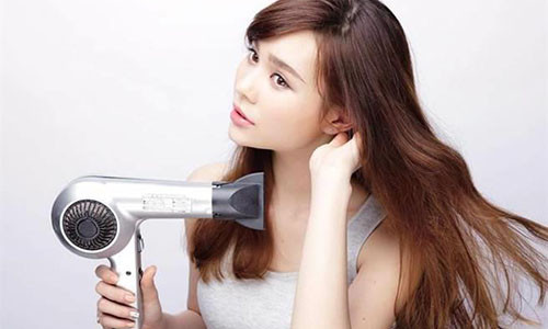 Meo hay giup toc kho nhanh ma khong can dung may say