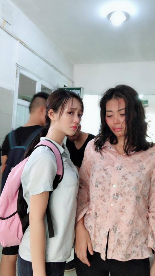 Quỳnh Kool (trái) trong vai người em xấc xược của Lan cave (Thanh Hương đóng).