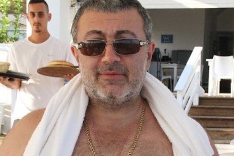 Bi kich 3 co con gai xinh dep bi cha lam dung tinh duc nhieu nam-Hinh-2