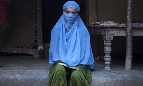 Thiếu nữ 17 tuổi bị bán làm “vợ” người đáng tuổi cha mình trong 1 tháng với cái giá hơn 38 triệu đồng.