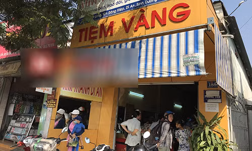 Tiệm vàng nơi xảy ra vụ cướp tạo tợn.