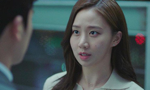 Vo phat hien nu dong nghiep nhan tin ru chong 