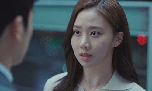 Vo phat hien nu dong nghiep nhan tin ru chong 