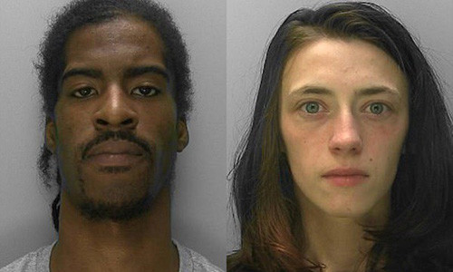 Cha và mẹ bé trai đều bị bắt giữ vì gây ra cái chết cho con trai mình.