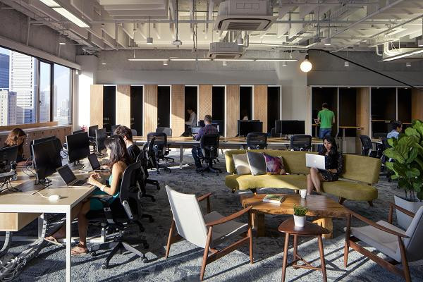 Hiện giờ, Airbnb có hơn 3.100 nhân viên trên toàn cầu và hàng loạt các chi nhánh quốc tế.