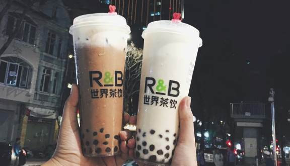 Trà sữa, quà bánh lúc nào cũng đầy ắp dù chẳng mất tiền mua Tuy ở trọ nhiều điều khiến bạn cảm thấy khó chịu thế nhưng duy nhất một điều là luôn được uống trà sữa, quà bánh ké của đứa cùng phòng.