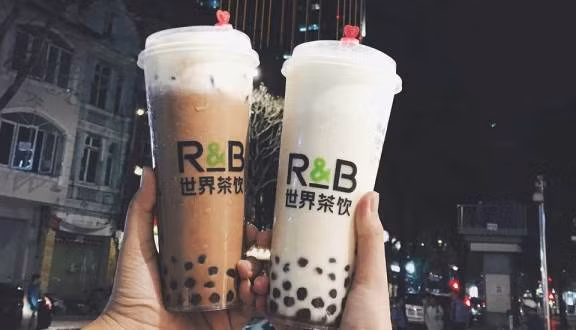 Trà sữa, quà bánh lúc nào cũng đầy ắp dù chẳng mất tiền mua Tuy ở trọ nhiều điều khiến bạn cảm thấy khó chịu thế nhưng duy nhất một điều là luôn được uống trà sữa, quà bánh ké của đứa cùng phòng.