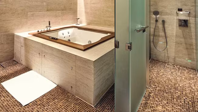 Bạn muốn hoàn toàn quên rằng mình đang ở sân bay? Sảnh Al Safwa có spa đầy đủ tiện nghi, thậm chí có cả bể sục.