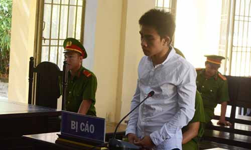 Bị cáo Phan Anh Tú tại phiên toà.