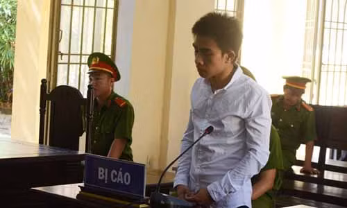 Bị cáo Phan Anh Tú tại phiên toà.