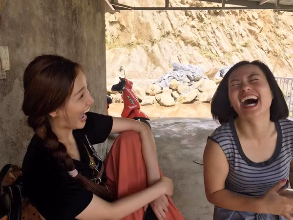 Thử hỏi có nàng hoa hậu nào dám đăng những hình ảnh điệu cười và dáng ngồi, hay ảnh thật chưa qua chỉnh sửa như Mai Phương Thúy không?