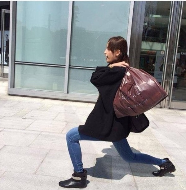 Khoảnh khắc đi shopping với cách tạo dáng "bá đạo" của Mai Phương Thúy, cô vô tư chia sẻ mà không hề ngại ngần bất cứ điều gì.