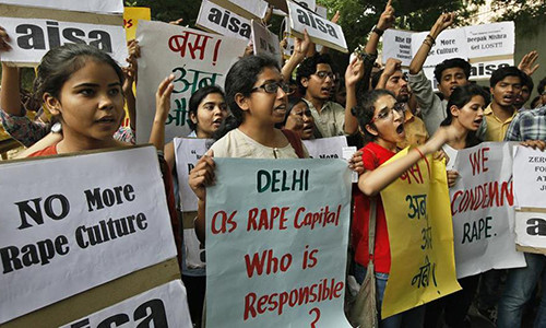 Biểu tình phản đối nạn hiếp dâm tại Ấn Độ. (Ảnh: Hindustan Times)