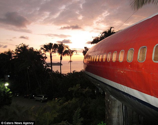 Chiếc máy bay Boeing 727 bị hỏng từ năm 1965, đã được sửa chữa để trở thành khách sạn Costa Verde với đầy đủ dịch vụ cao cấp.