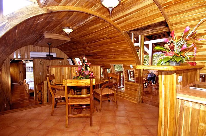 Với mức giá 2.100 bảng/tuần, khách hàng có thể thưởng thức không gian sinh hoạt đầy mới lạ.