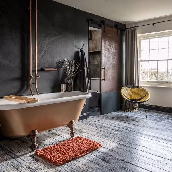 Chọn một phong cách thực sự đặc biệt cho phòng tắm, có thể là phong cách cổ điển pha chút hơi hướng đồng quê để mang đến cho căn phòng một vẻ đẹp khác trong mùa hè năm nay.