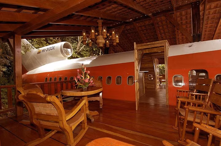 Theo phát ngôn viên của Costa Verde: Máy bay này được đặt với độ cao khoảng 15m so với mặt đất.