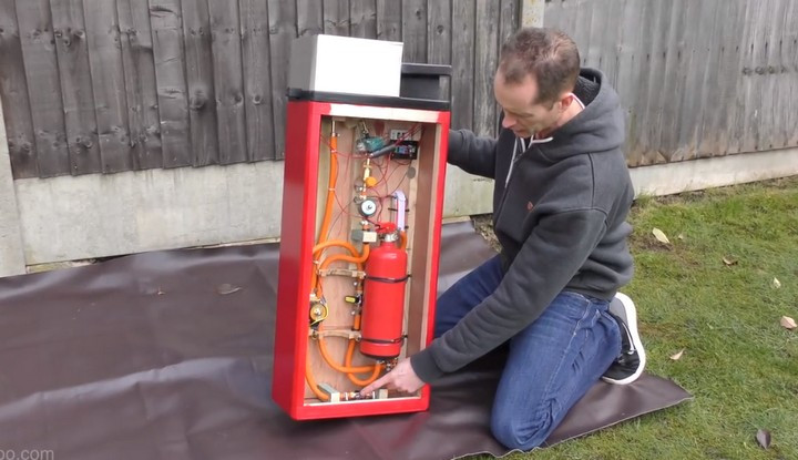 Cấu tạo bên trong của chiếc bật lửa.