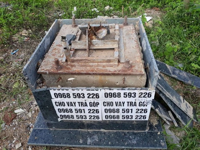 Phần trụ cổng sau khi đã dọn sạch lớp cát và gạch.