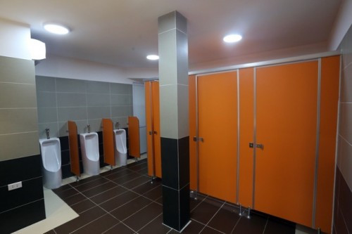 Ước tính tổng đầu tư 3 nhà vệ sinh cao cấp này khoảng 2 tỷ đồng.