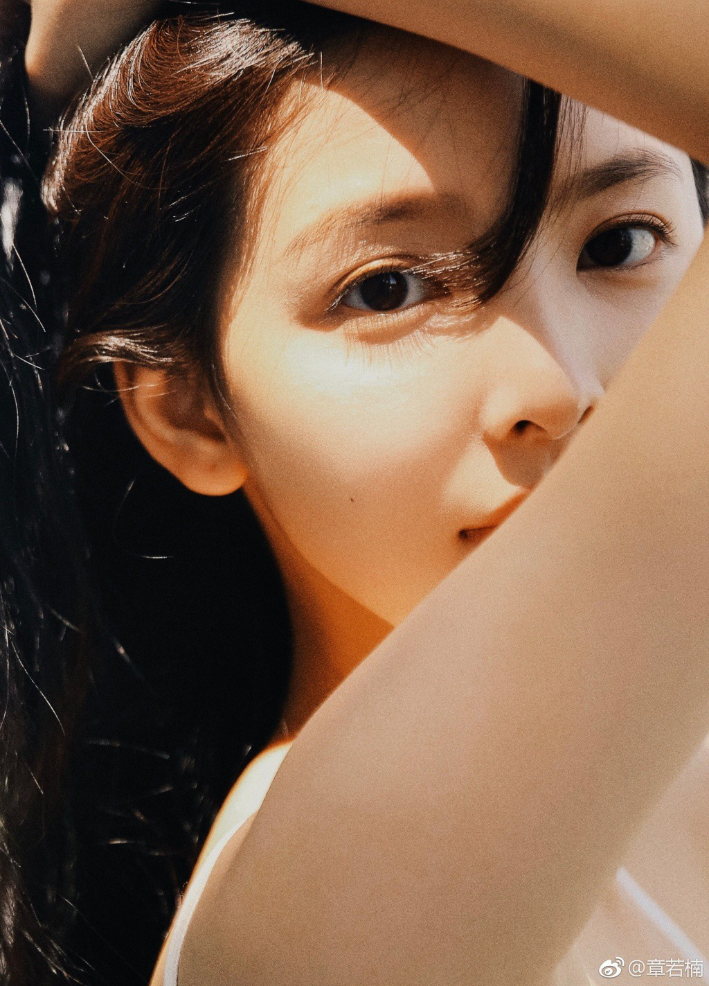 Mới đây, câu chuyện Vương Tư Thông khiến cho một gương mặt mới toanh của làng giải trí bỗng trở thành biểu tượng hot nhất mạng xã hội đã lan truyền khắp showbiz châu Á,