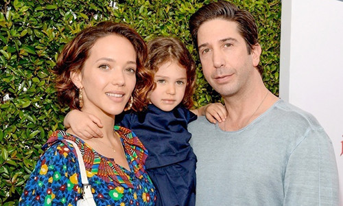 David Schwimmer – ngôi sao bộ phim “Friends” và vợ Zoe Buckman thông báo rằng họ muốn ly hôn sau 7 năm chung sống. Người hâm mộ hy vọng rằng đây là một quyết định tạm thời.