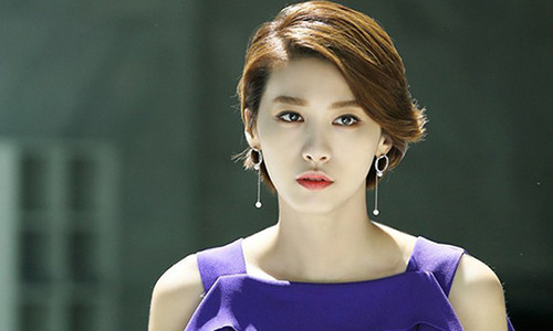 Hot hoang thay ao chong trong tu cua chi dong nghiep