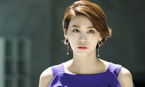 Hot hoang thay ao chong trong tu cua chi dong nghiep