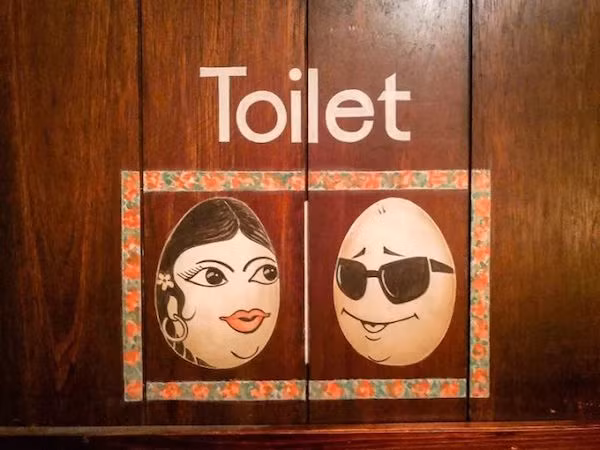 Bạn có thể ghé thăm nhà hàng này gần ga Metro, đường Sheikh Zayed Road, Al Quoz, Dubai. Mức giá trung bình cho mỗi khách là 20 – 30 AED (~123.000 – 185.000 VNĐ). Theo các thực khách từng tới đây thưởng thức, món ăn ở đây có vị khá ngon và đậm đà.