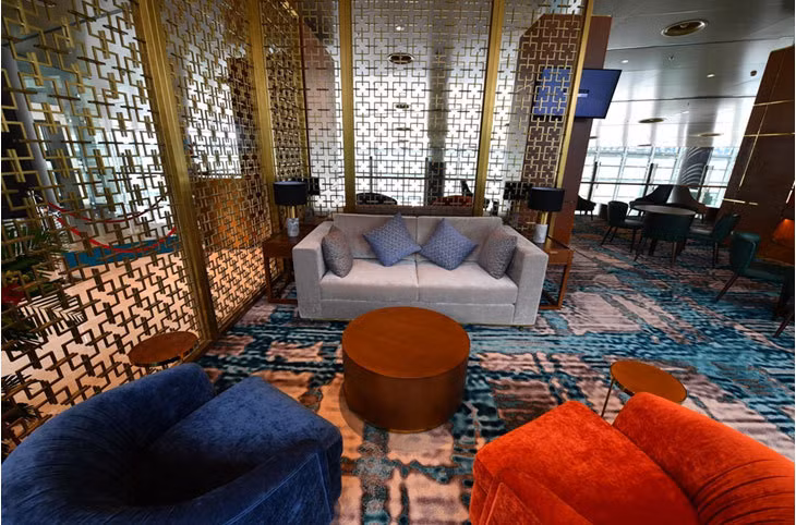 Các hạng mục chính bao gồm: sảnh đón tiếp, khu phục vụ buffet và cocktail, khu vực trung tâm, phòng hút thuốc, toilet và phòng tắm riêng.