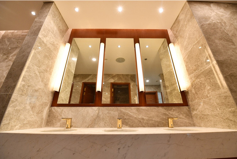 Trang thiết bị phòng tắm và vệ sinh được nhập khẩu từ các thương hiệu hàng đầu khu vực và thế giới.