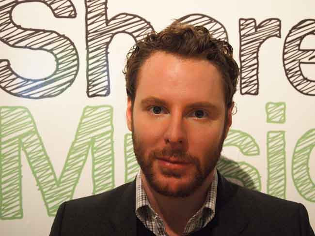 Sean Parker (1.5 năm) Sean Parker là người đồng sáng lập của Napster, đồng thời là chủ tịch đầu tiên của Facebook. Sau khi rời công ty vào đầu năm 2006 ông sở hữu gần 70 triệu cổ phiếu trong Facebook, ông bán được 3.5 triệu cổ phiếu trước khi nó được niêm yết vào năm 2012, điều này đã đưa ông vào danh sách những tỷ phú giàu có nhất nước Mỹ.