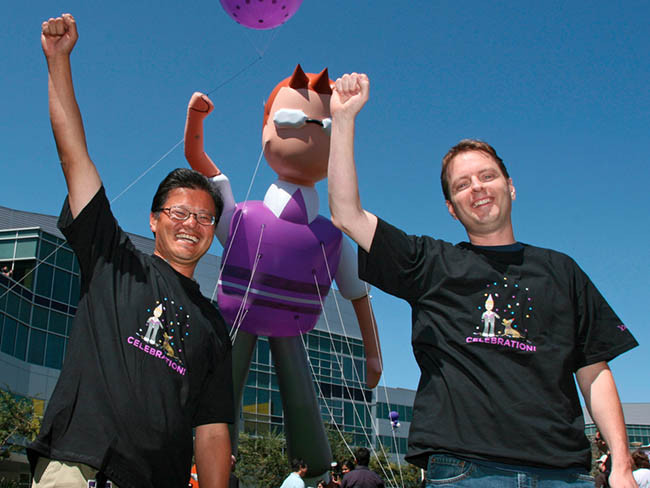 Jerry Yang và David Phyllo (4 năm) Năm 1994, Jerry Yang (Derid Yang) và David Filo thành lập Yahoo. Hai năm sau, công ty được niêm yết, và vào năm 1998, hai nhà tiên phong của công cụ tìm kiếm chính thức là tỷ phú.