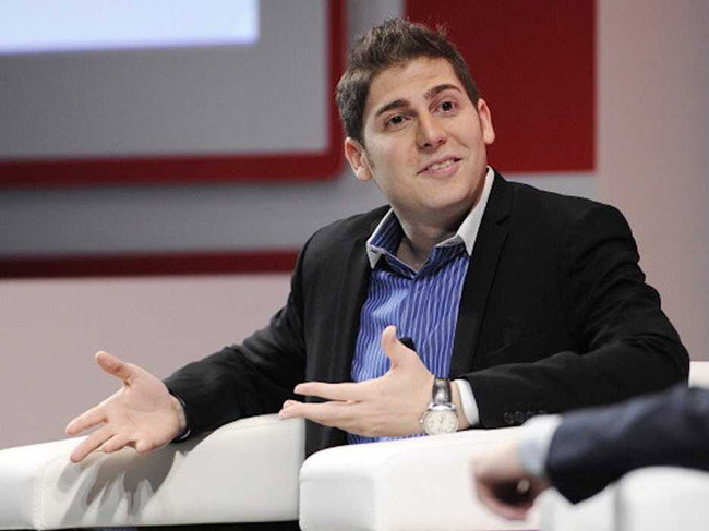 Eduardo Saverin (1 năm) Eduardo Saverin đồng sáng lập với Mark Zuckerberg năm 2004, và bị sa thải khỏi Facebook sau 1 năm làm việc. Câu chuyện của Saverin được đưa vào trong bộ phim “Mạng xã hội”. Hiện tại Savarin đã chuyển đến Singapore sinh sống và làm việc. Cổ phiếu Facebook tăng mạnh giúp cho Saverin ngày càng trở nên giàu có, ước tính tài sản hiện tại là hơn 9 tỷ đô.