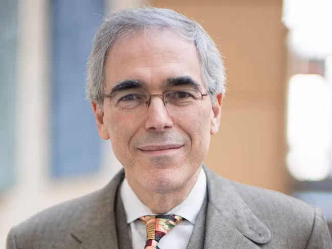 Jay S. Walker (1 năm) Sau khi ra mắt trang du lịch trực tuyến Price Line và gia nhập hội tỷ phú vào năm 1998. Một năm sau đó, sự sụp đổ của bong bóng công nghệ thông tin đã khiến ông rời công ty vào tháng 10 năm 2000, ông quyết định nghỉ hưu. Sau đó, ông đã bán cổ phần công ty chỉ với giá 426 triệu đô sau một đêm.