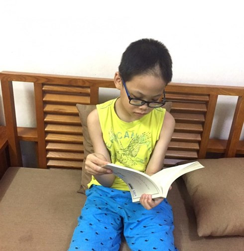 Chị Hằng quy định, ngoài thời gian vui chơi, làm việc nhà, mỗi ngày các con có ít nhất có 1 giờ đọc sách.